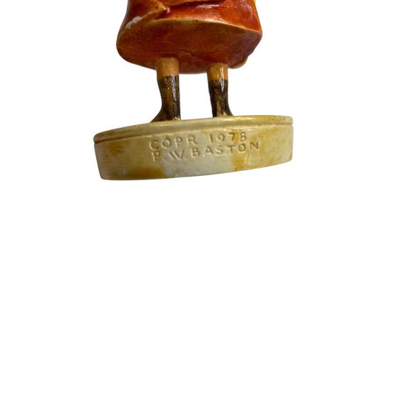 Sebastian Miniatures Signed Figurine The Pilgrims The Skipping Rope 1978 4" - Picture 5 of 6